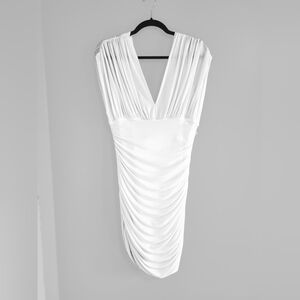 NWOT BCBGMaxAzaria White Ruffled Bodycon Dress 💋🌴